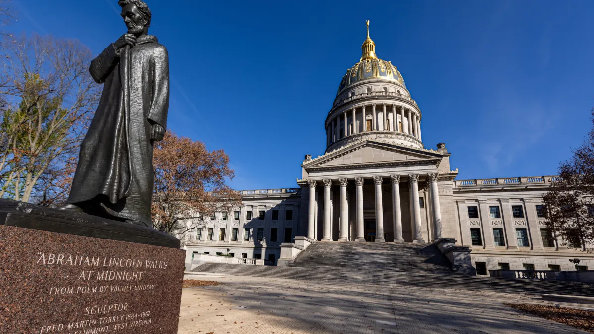 A picture of the West Virginia Statehouse